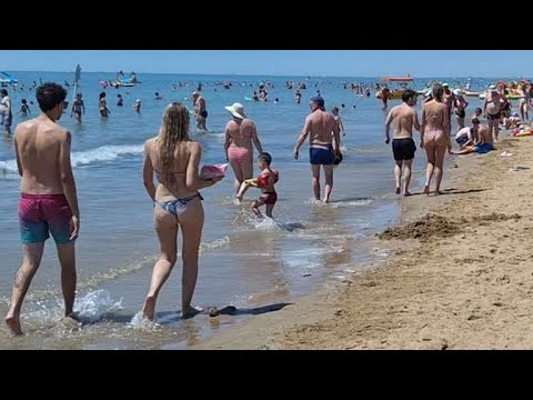 Bibione Italia 🇮🇹 Beach walk tour 4K SPIAGGIA BIBIONE ITALIA #spiaggia 