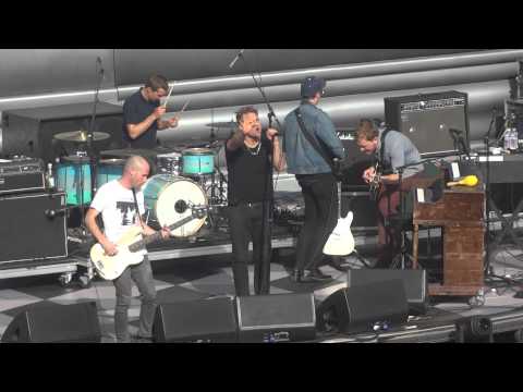 Cold War Kids (Live) - Hang Me Out To Dry (2015)