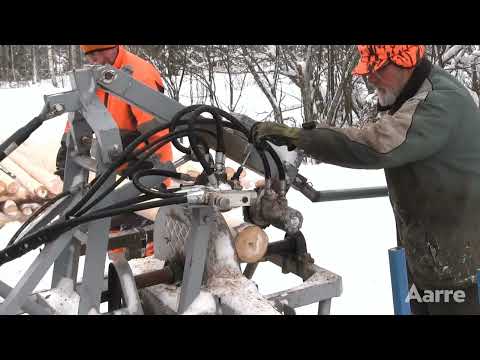 Aarre 2025 | Viritetty Kuori-Juho kuorii kuusenrunkoja liiteripuiksi