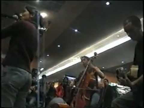 Un Air Deux Familles @ ShowCase FNAC Italiens - 2002-02-12