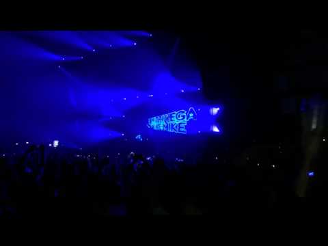 The Hum vs Boadicea -  Dimitri Vegas and Like Mike (Vienna 2016)