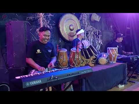 Raja Calung Voc. Ujang Wildan Versi Galacang Group Music