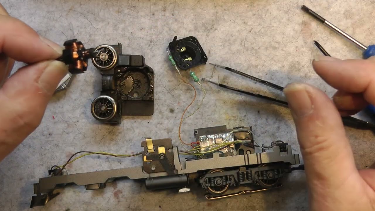 Wolfgangs Märklin Modellbahn RE 4-4 Märklin, bekommt Rot Weiß ,mit LEDs.