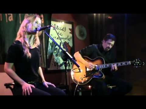 Yellow Moon als vermuts & blues de La Tía Felipa