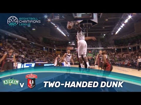 Bandja Sy's strong two-handed slam!