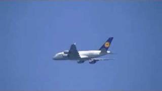 preview picture of video 'Lufthansa A380 Hannover Langenhagen HAJ 03.06.2010 am Himmel'