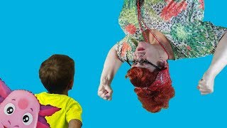 ДАВИД и Лунтик СПРЯТАЛИСЬ от НЯНИ в ДОМЕ перевертыше ИГРАЮТ В ПРЯТКИ