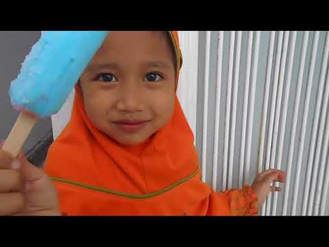 Noofa Beli EsKrim Paddle Pop Banana Boat dan Eskrim Paddle Pop Octopus di Alfamart