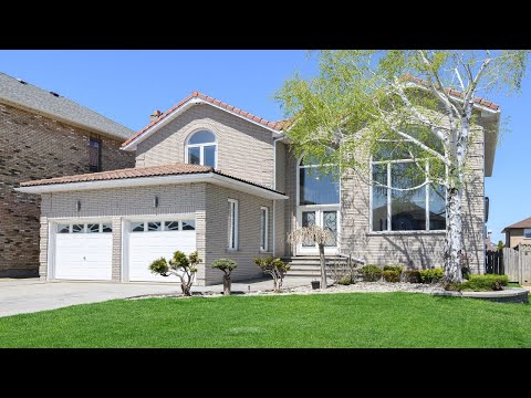 Step inside this massive 3600 square foot home 6 Knights Crt Hamilton: SOLD