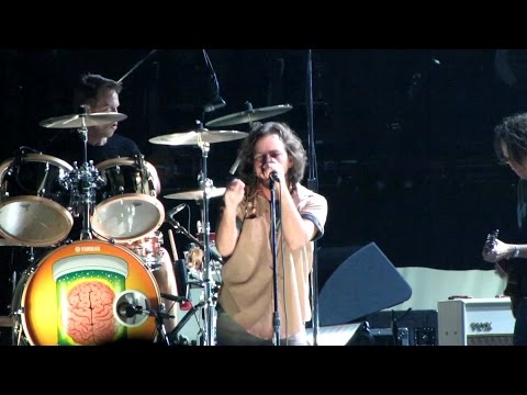 Pearl Jam: Johnny Guitar [HD] 2009-10-28 - Philadelphia, PA