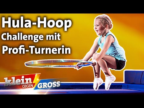 Jumping through hula hoops on a trampoline: Magdalena Brzeska vs. Lilith (5) | Little vs. Big