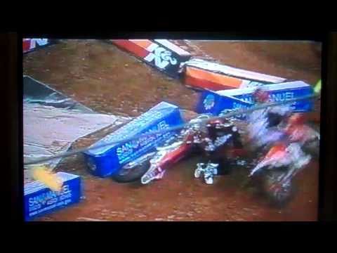 Josh Grant's Crash in Qualifying at Phoenix 2011 Supercross Heat 2