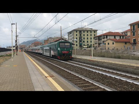 Il Treno Del Mare per Sestri Levante in partenza dalla stazione di Lavagna!