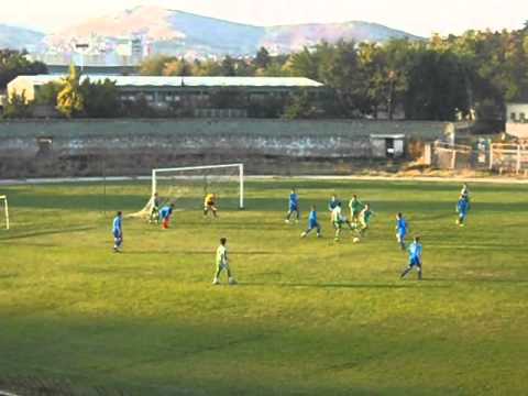 Martin Kuzmanov i Faton Tairovski ( FK Pelister )