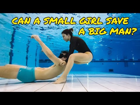 How To Rescue Someone From Drowning - Swimming Technique