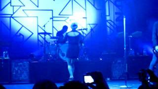 The Sounds - &quot;It&#39;s So Easy/Dance with the Devil&quot; (The Wiltern 11/16/11)