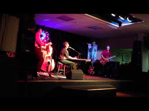 Mike Byrne & The Sunrockers - Elvis Medley (That's Alright Mama/Blue Moon of Kentucky)
