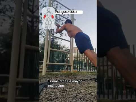 Ejercicios que aprendimos de Internet: Rompecraneos  #fitness #shorts #entrenar #triceps #calistenia