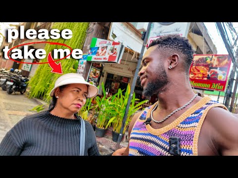 I went to Bali’s Local Market, The women went crazy