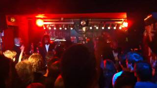 Mononc' Serge & Anonymus - Musique barbare + J'pue pas, j'sens l'punk