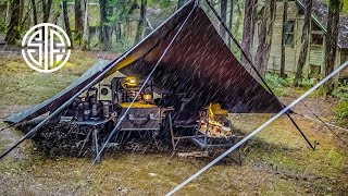 【4K】雨の中で無骨ブラックキャンプギアで、焚き火と自然音を楽しみながら酒を呑む/ASMR/Blackishgear/ボックスカスタム/fieldsahara/stanley/futurefox