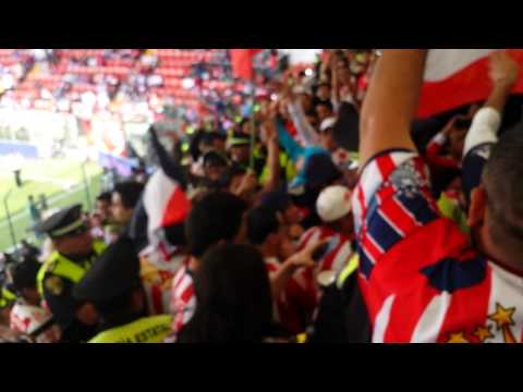 "Llegando la porra d chivas ala bombonera" Barra: La Irreverente • Club: Chivas Guadalajara