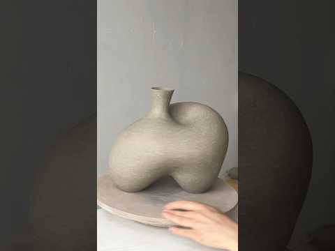 Hand-building a Pot using the Coiling Method #pottery #coiling #ceramics