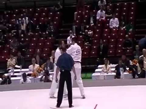 Josh Struthers versus Dae Yoo Kim