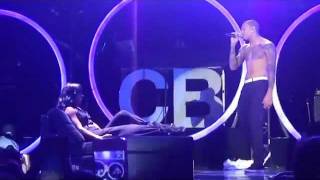 Chris Brown Gives Kelly Rowland A Lapdance!