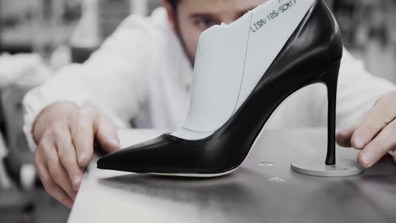 Dibalik Pembuatan Sepatu Idaman Lansiran Dior