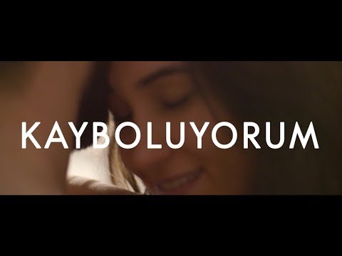 Sedef Sebüktekin - Kayboluyorum (Süt) (Official Video)