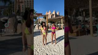 【TikTok】そんな揺れ方ありますかw