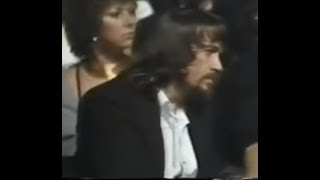 WAYLON JENNINGS WINS CMA "MALE VOCALIST OF THE YEAR"