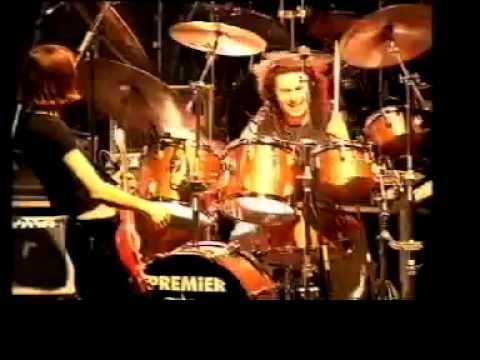 Steven Wilson laughs to Chris Maitland (Porcupine Tree - 2001)
