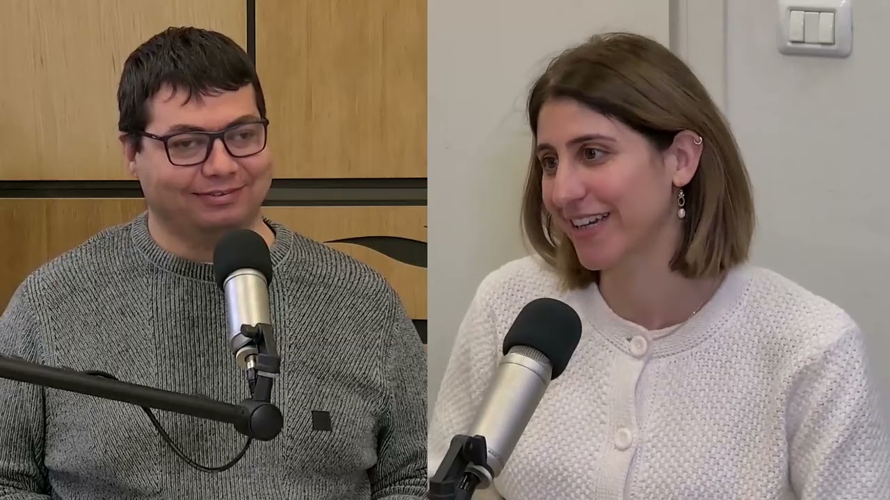 سالي عبد في بودكاست خارج الصندوق