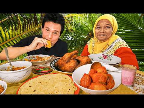 Eating Rare Mango Curry (Traditional Food in the Maldives!!) 🇲🇻