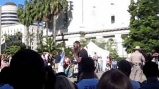 Matisyahu sings &quot;Indestructible&quot; at the Jewish Heritage Festival in Sacramento (May 2, 2010)