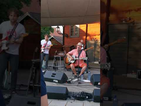 Plura Jonsson - Somliga går med trasiga skor - Live Wadköping 27/7-19