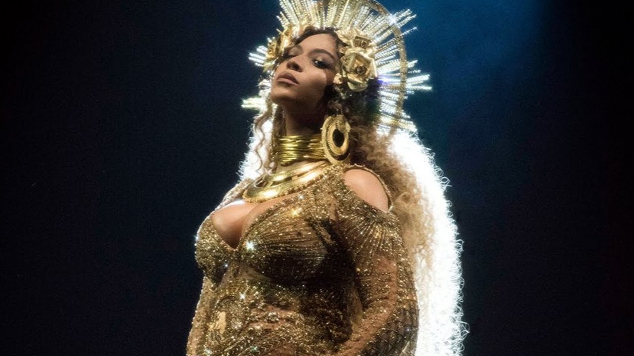 Beyoncé live performance at the 2017 Grammys (Love Drought + Sandcastles)