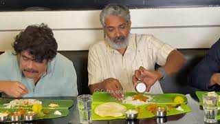 ముగ్గురు స్టార్లు కలిసి భోజనం చేసారు l SS Rajamouli, Nagarjuna and Ranbir having lunch