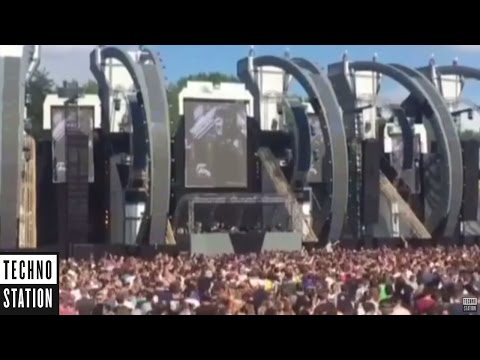 Dixon Dropping The New Release from Lost & Found - Chicola - Childhood @ Awakenings Festival 2016