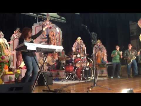 The Weekend Jammers performing Bachna Ae Haseeno at Uttaran Durga Puja 2013