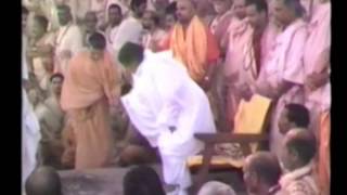 preview picture of video 'Ati Rudra Mahayagna at Sri Anandamayi Ma's ashram in Kankhal in May 1981'
