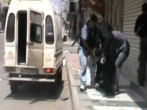 إصابة أحد عناصر كتيبة طاهر الصياصنة أثناء معركة السيطرة على مخفر المخيم في درعا