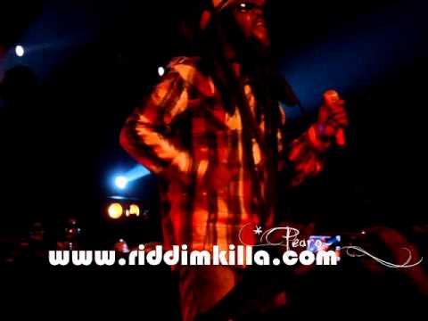 David Hinds [Steel Pulse] backed by Kill Dem Crew live at Paris - PART 1/2 - January 2011