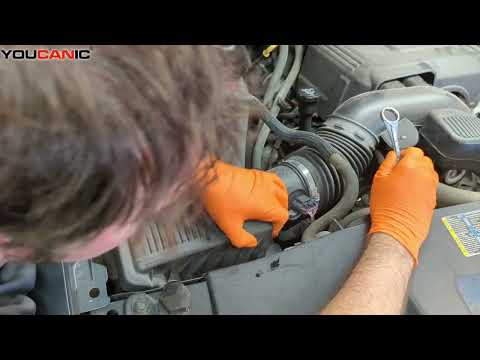 How to Replace Engine Air Filter on 2007-2013 Chevy Silverado & GMC Sierra (GMT900 Chassis)