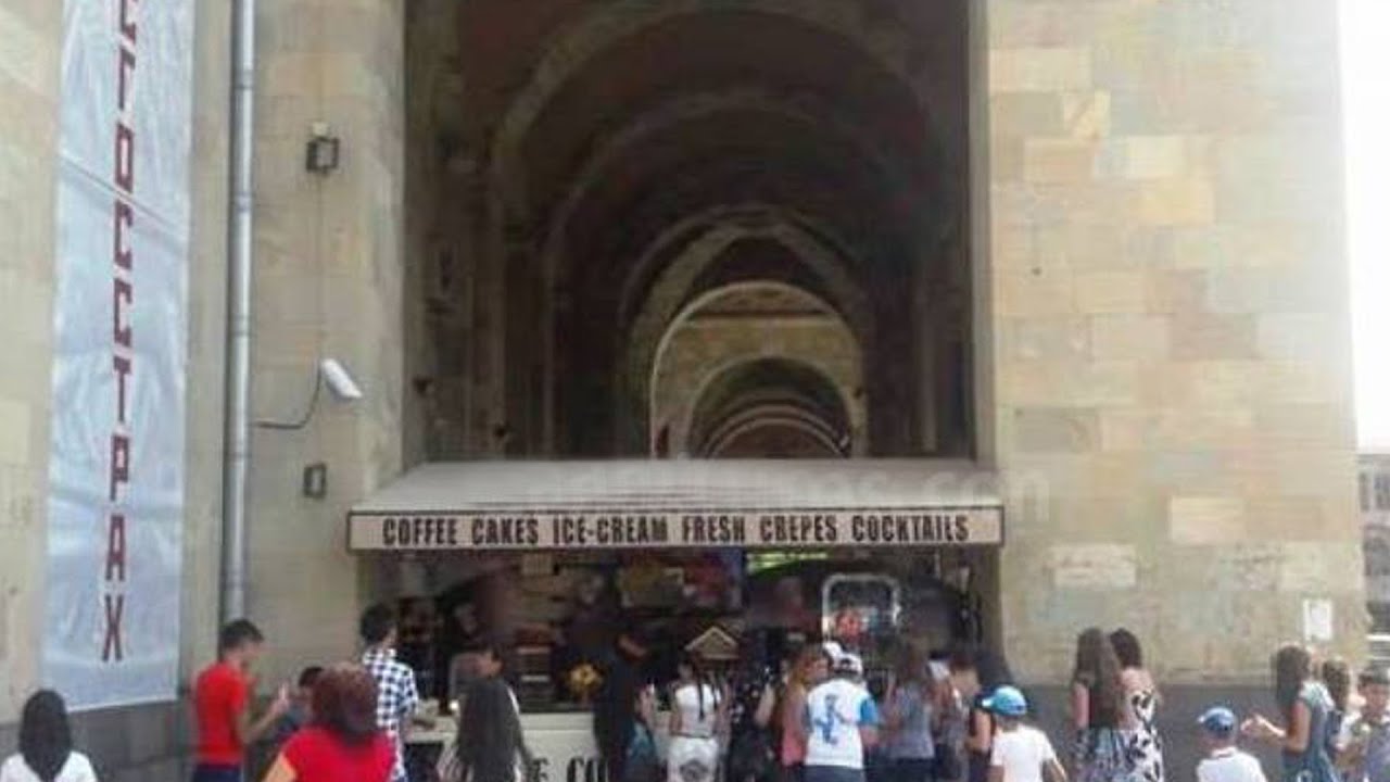 #Հիմա. Քաղաքապետարանը քանդում է Հրապարակի կրպակը. ուղիղ