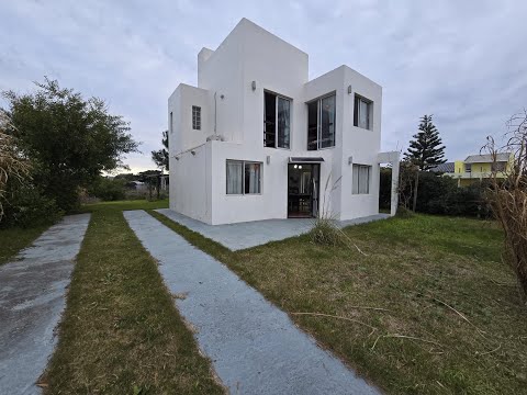 Video de YouTube - Casa de dos dormitorios y gran terreno en venta en Balneario Buenos Aires