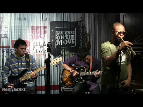 Indra Lesmana Quartet ft. Maurice Brown - Merry Go Round @ Mostly Jazz 29/02/2012 [HD]