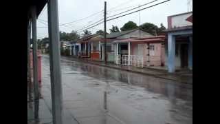 preview picture of video 'Las lluvias del Huracán Sandy persisten en Guáimaro'